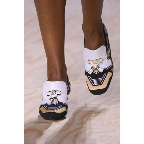 NWOT LOUIS VUITTON Spring/Summer Runway LV Logo Swift Heeled Loafers Size EU36 - Picture 2 of 15